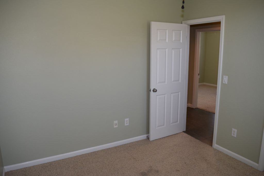 1378 Seymour Cir - Photo 6 of 31