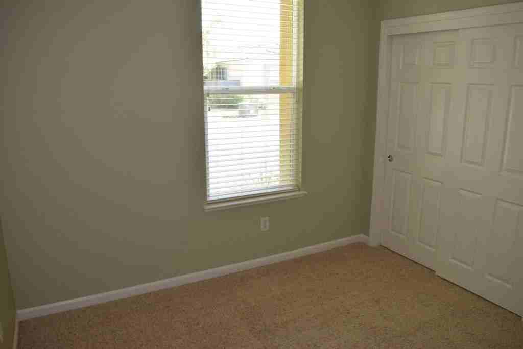 1378 Seymour Cir - Photo 7 of 31