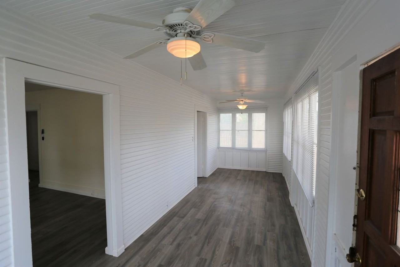 15901 Shell St - Photo 3 of 15