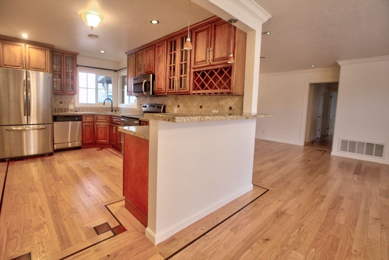 2490 Kelly St - Photo 4 of 9