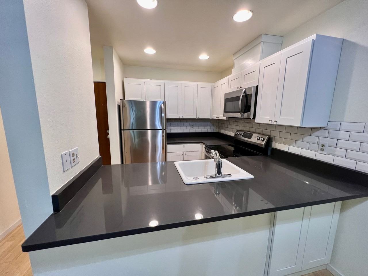 211 Summit Ave E #S120