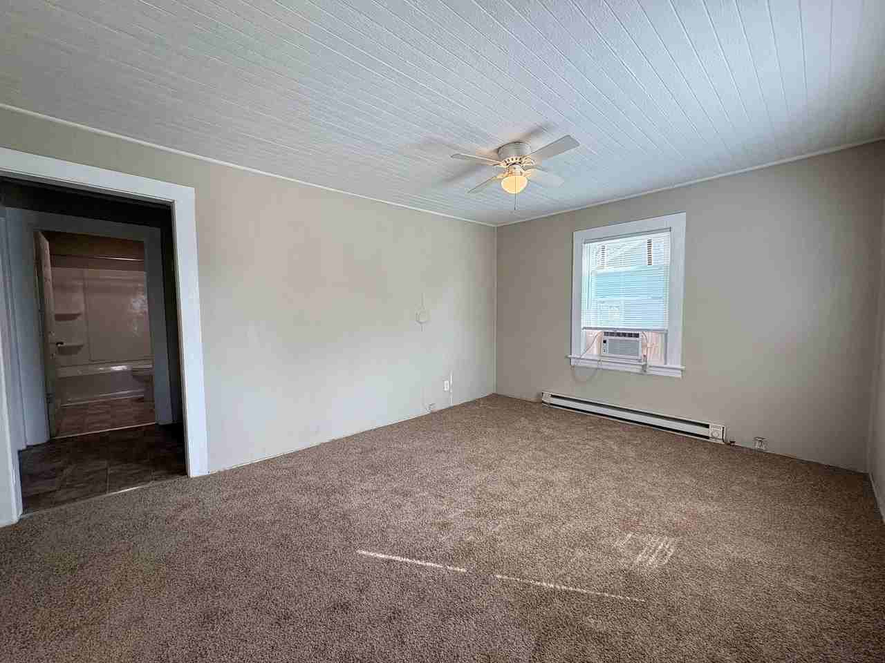 223 Woodbury St - Photo 2 of 11