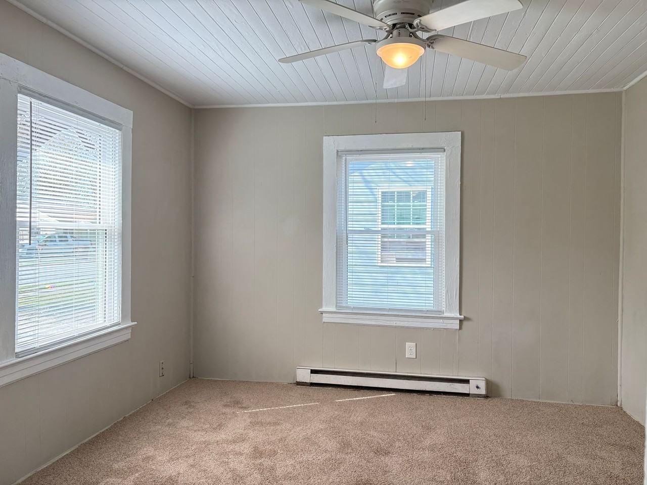 223 Woodbury St - Photo 6 of 11