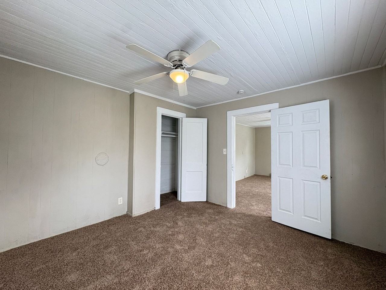 223 Woodbury St - Photo 7 of 11