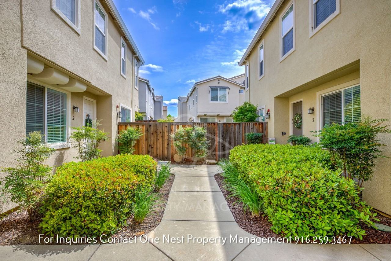 3040 Sierra View Cir - Photo 3 of 17