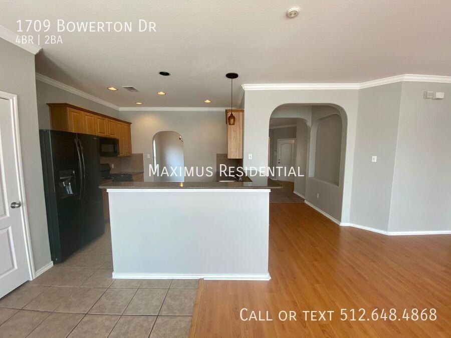 1709 Bowerton Dr - Photo 6 of 24