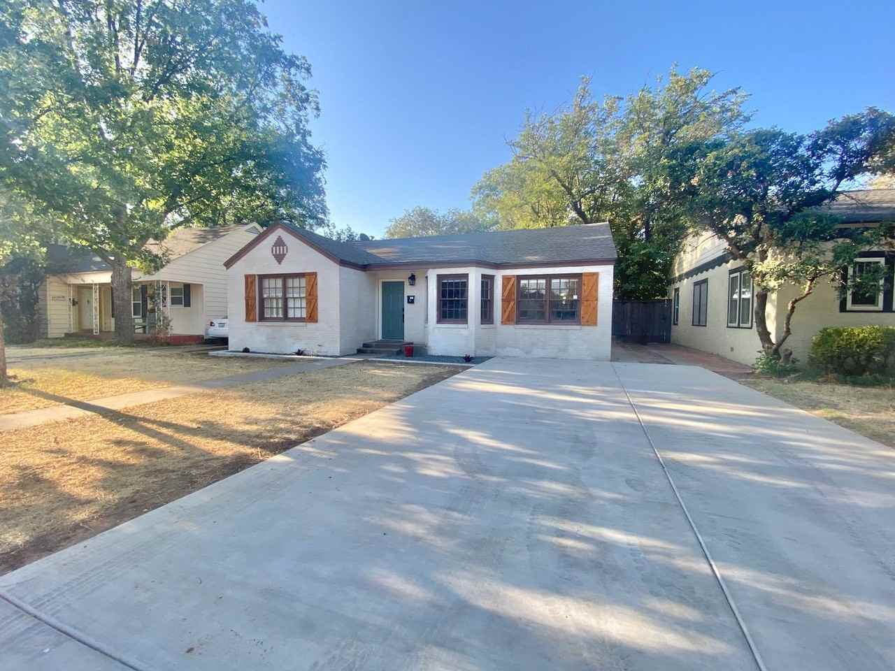 2619 25th St - Photo 3 of 30