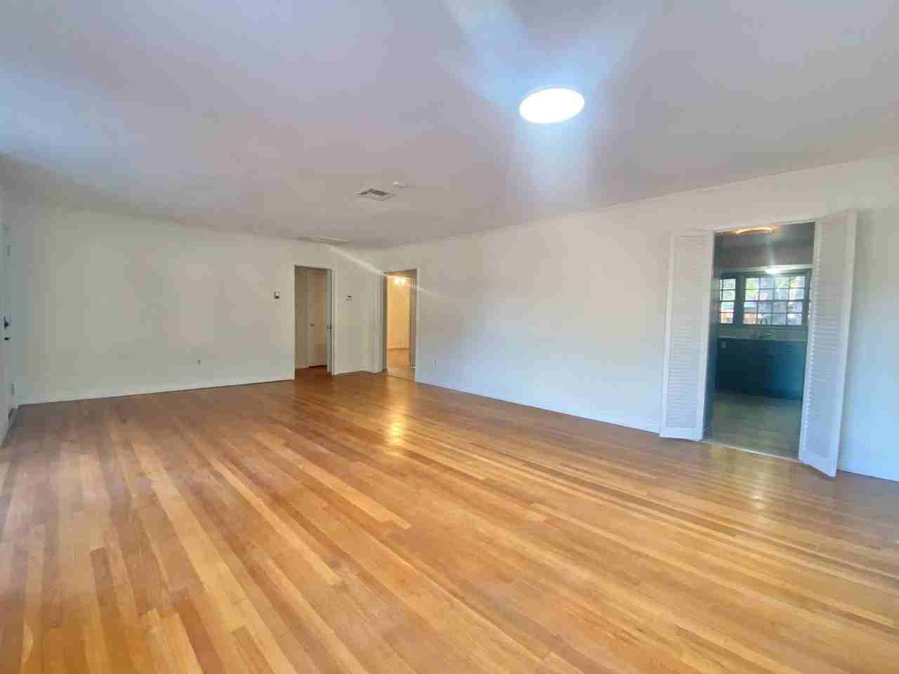 2619 25th St - Photo 4 of 30