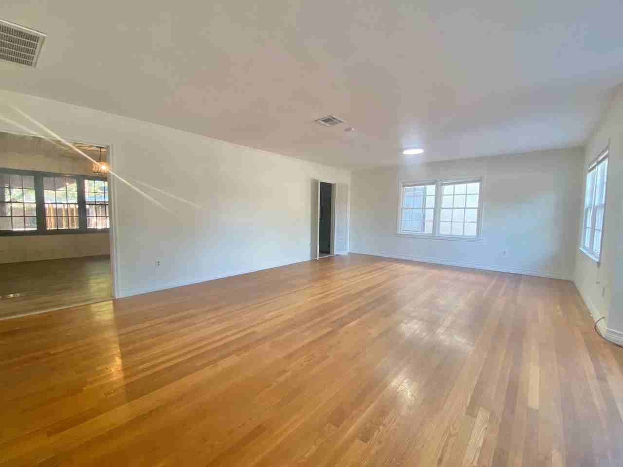 2619 25th St - Photo 5 of 30