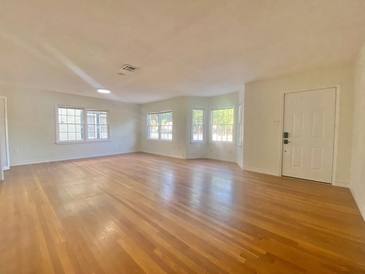 2619 25th St - Photo 6 of 30