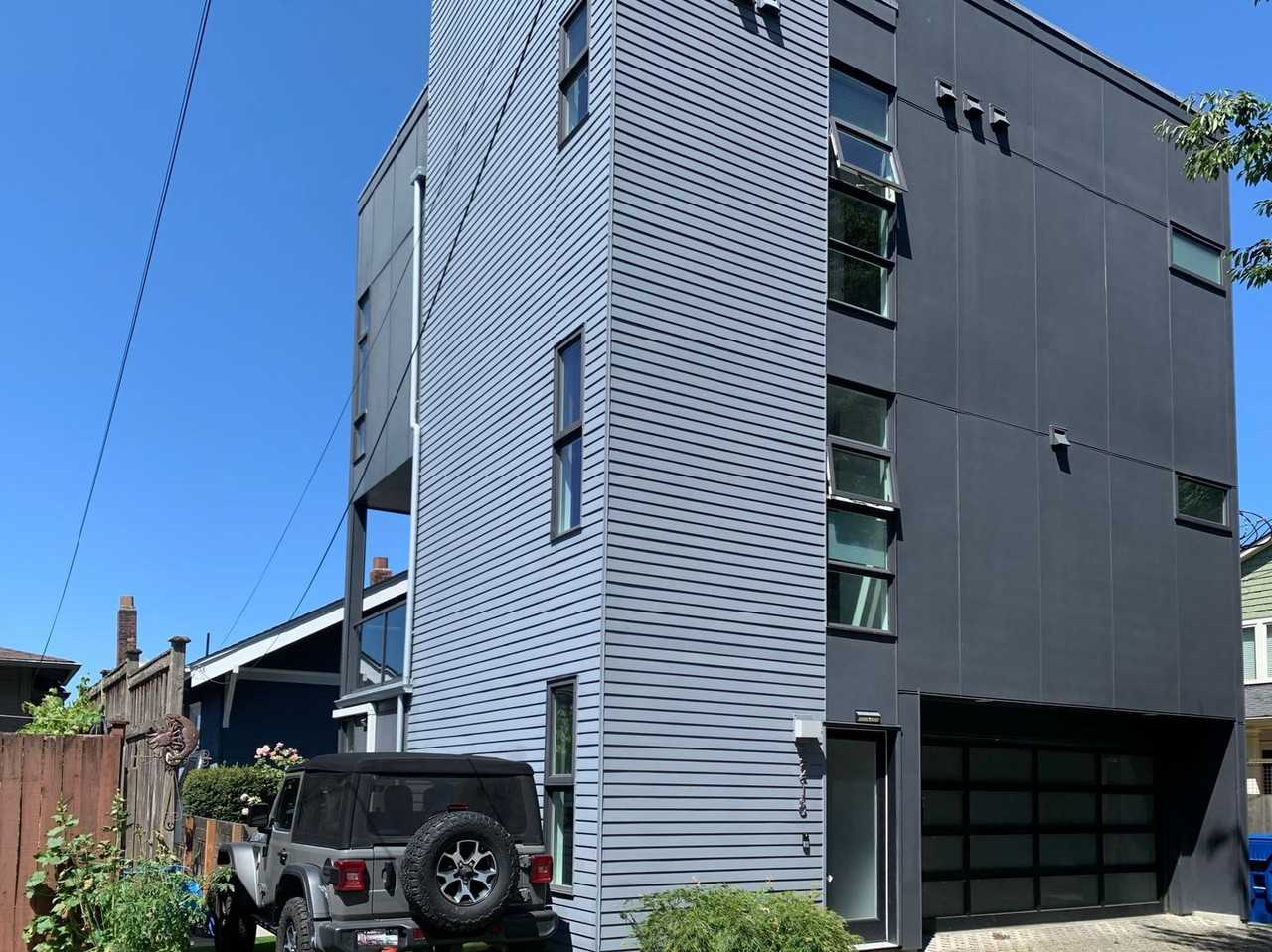 2218 11th Ave W - Photo 2 of 24