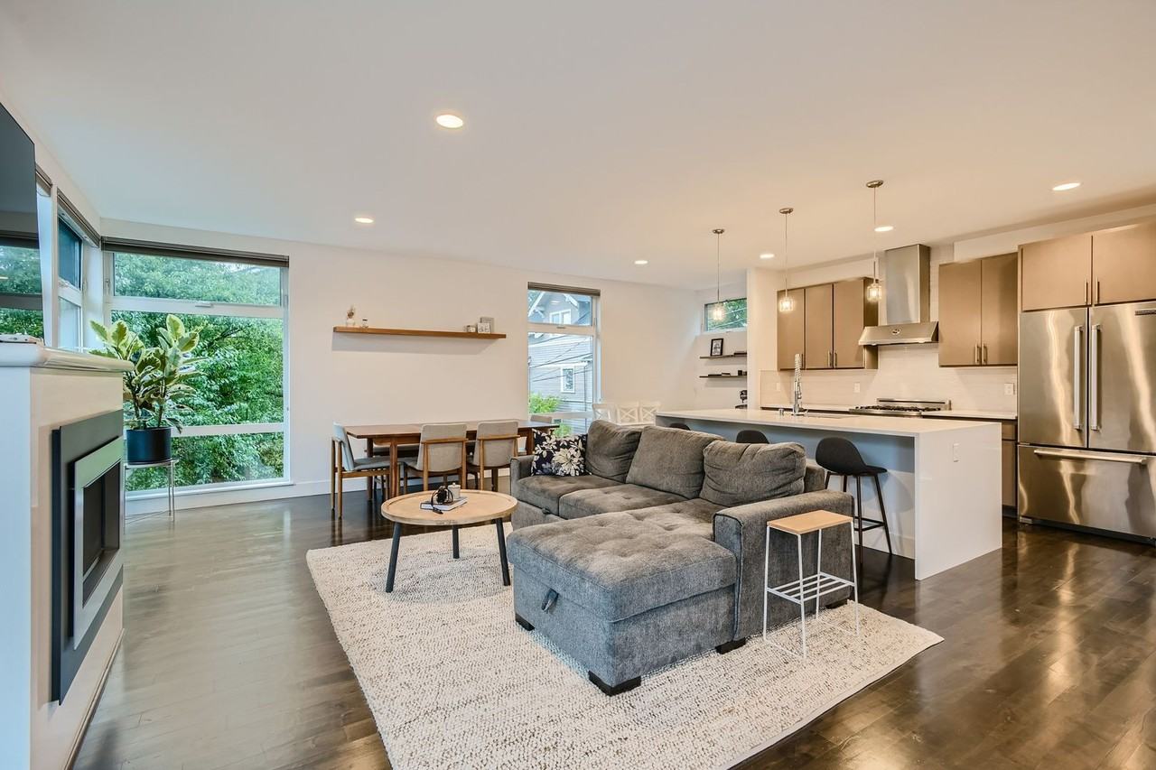 2218 11th Ave W - Photo 3 of 24