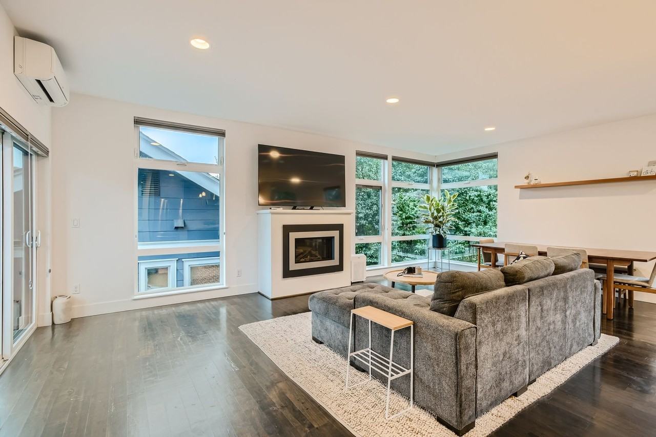 2218 11th Ave W - Photo 4 of 24