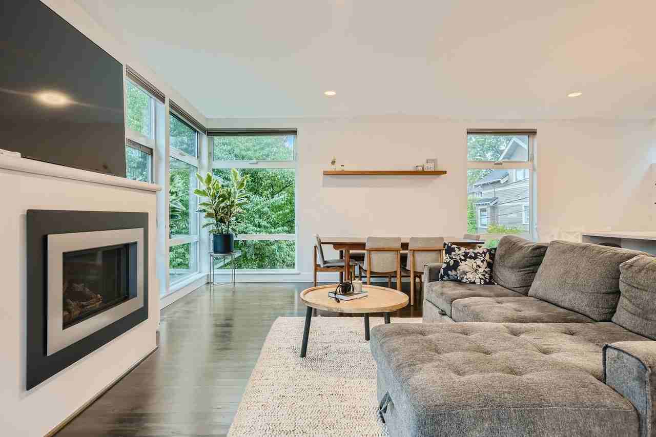 2218 11th Ave W - Photo 5 of 24