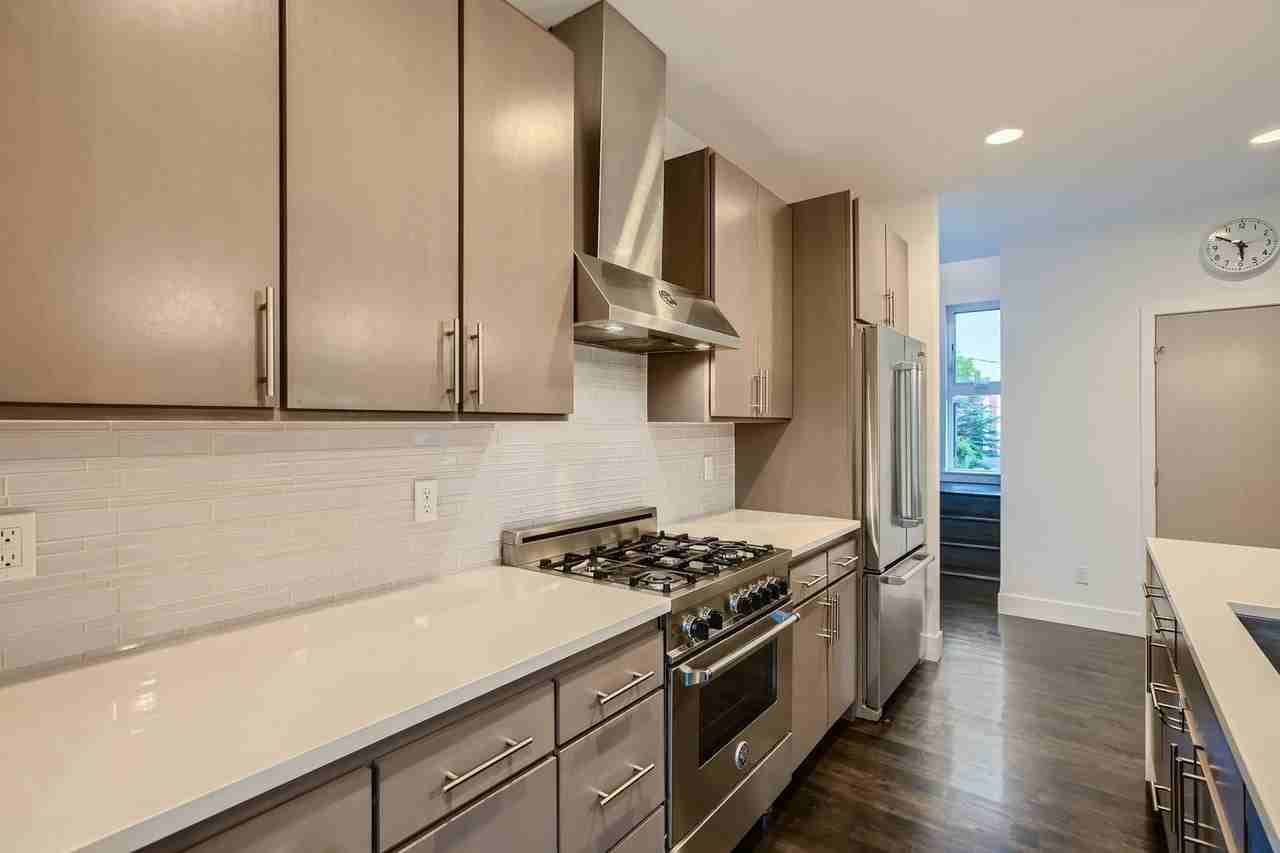 2218 11th Ave W - Photo 7 of 24