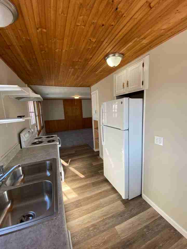 530 W 9th St N - Photo 2 of 10