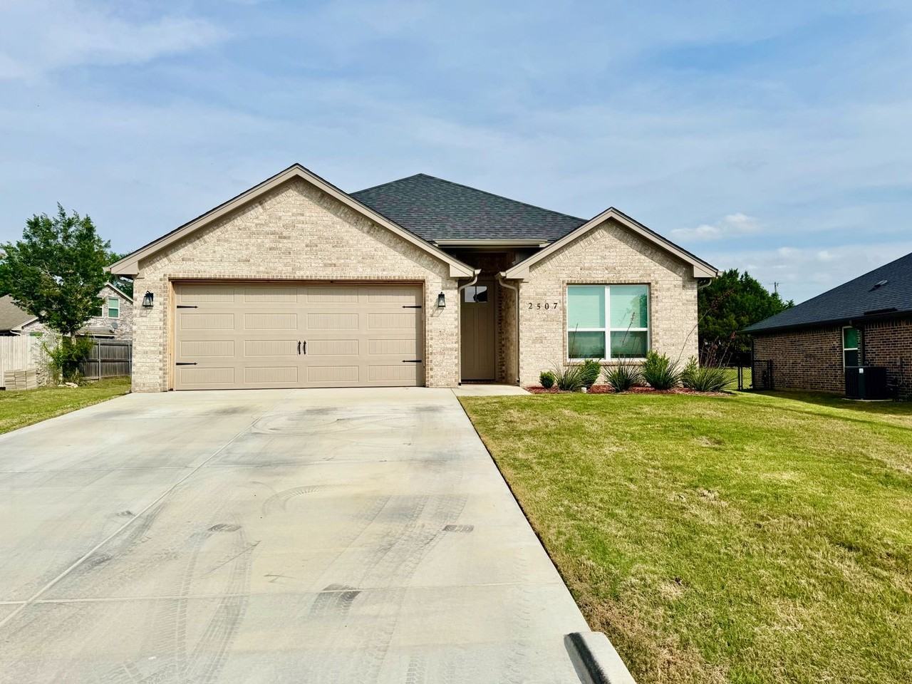 2507 Christine Dr - Photo 2 of 40