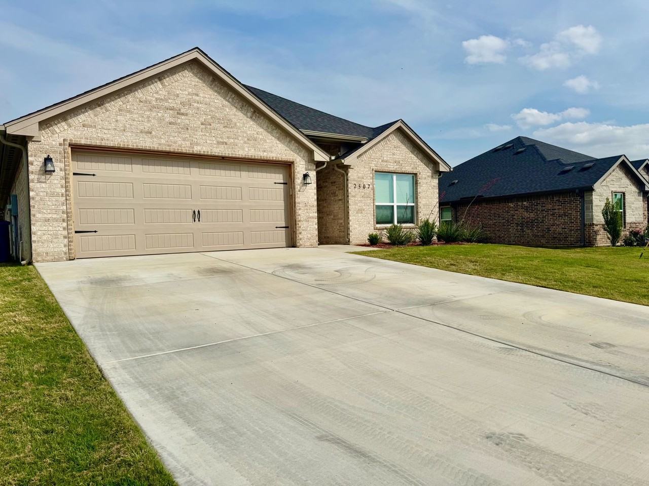 2507 Christine Dr - Photo 3 of 40