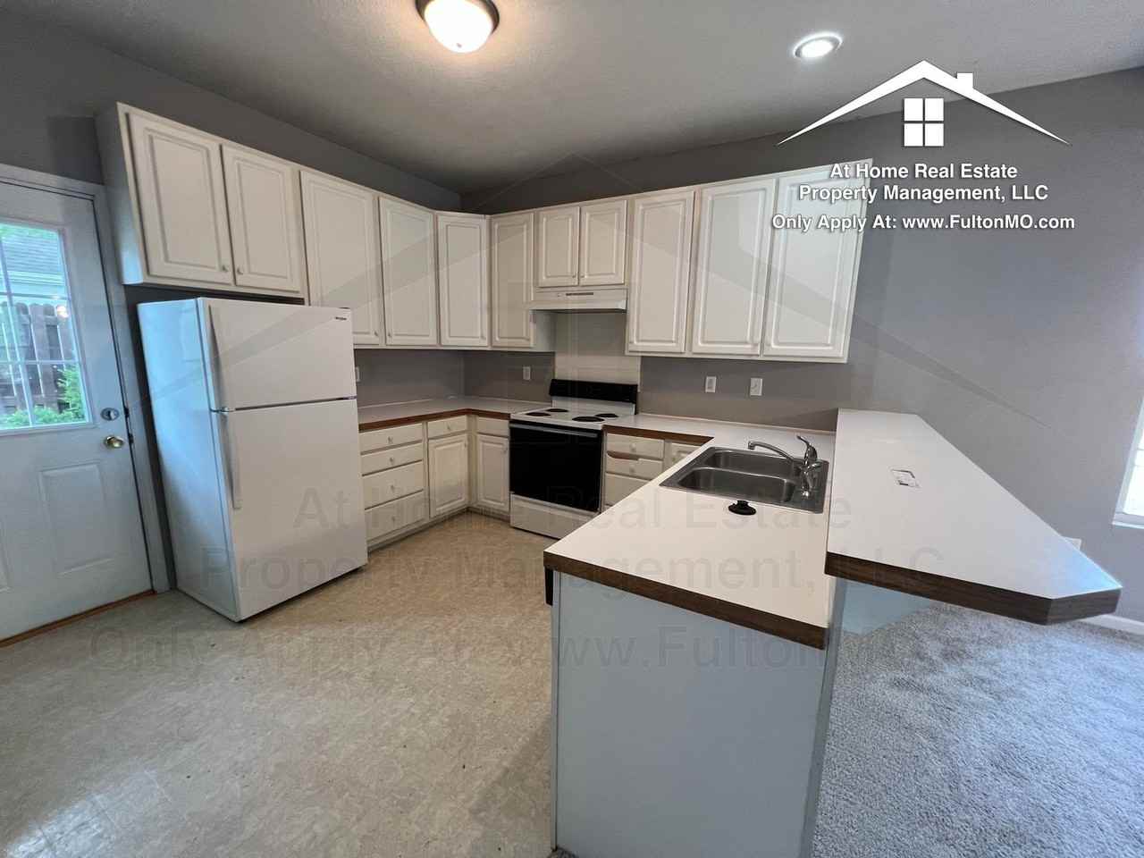 1012 Boulder Ct - Photo 6 of 31