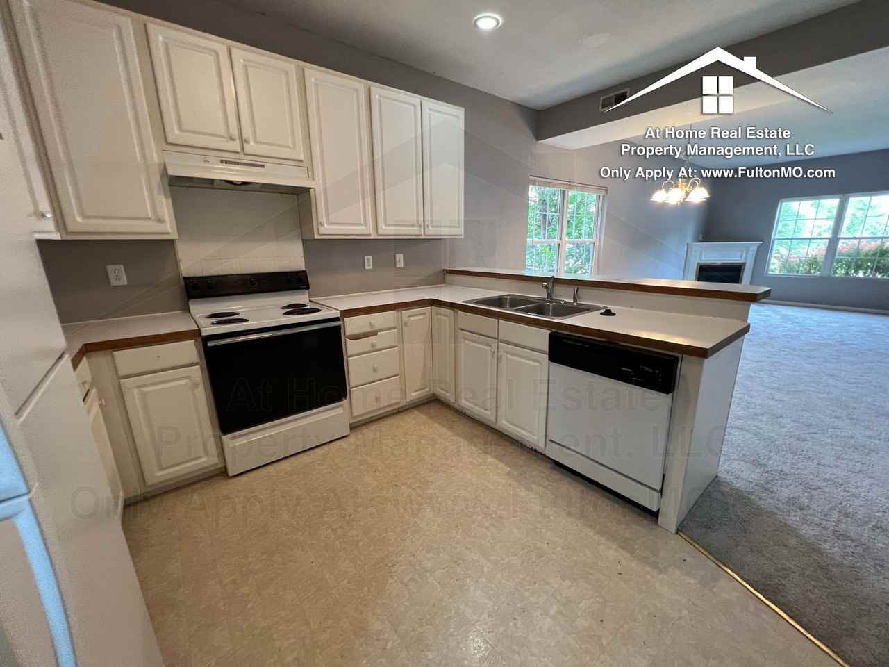 1012 Boulder Ct - Photo 7 of 31