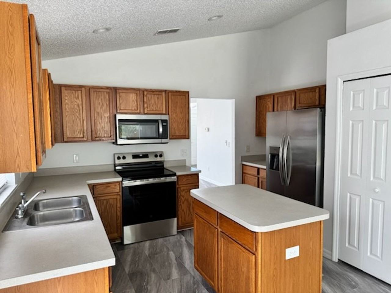 805 Brayton Ln - Photo 7 of 21