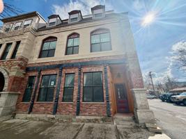 featured image of 517 E Broadway St