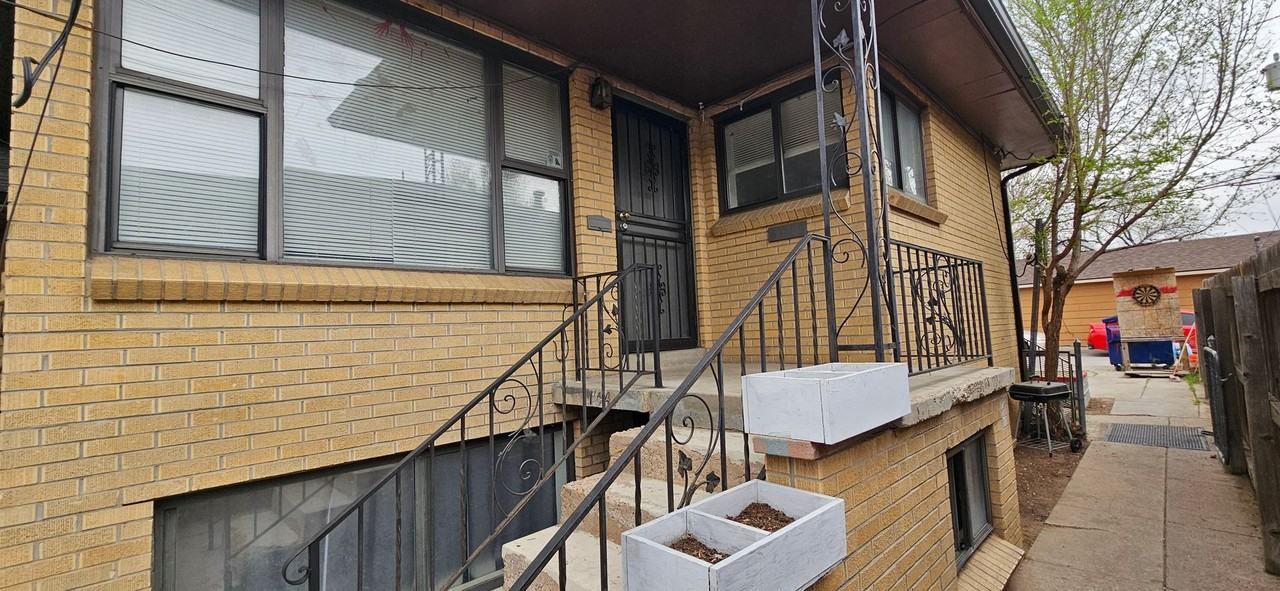 1136 Akron St - Photo 2 of 44