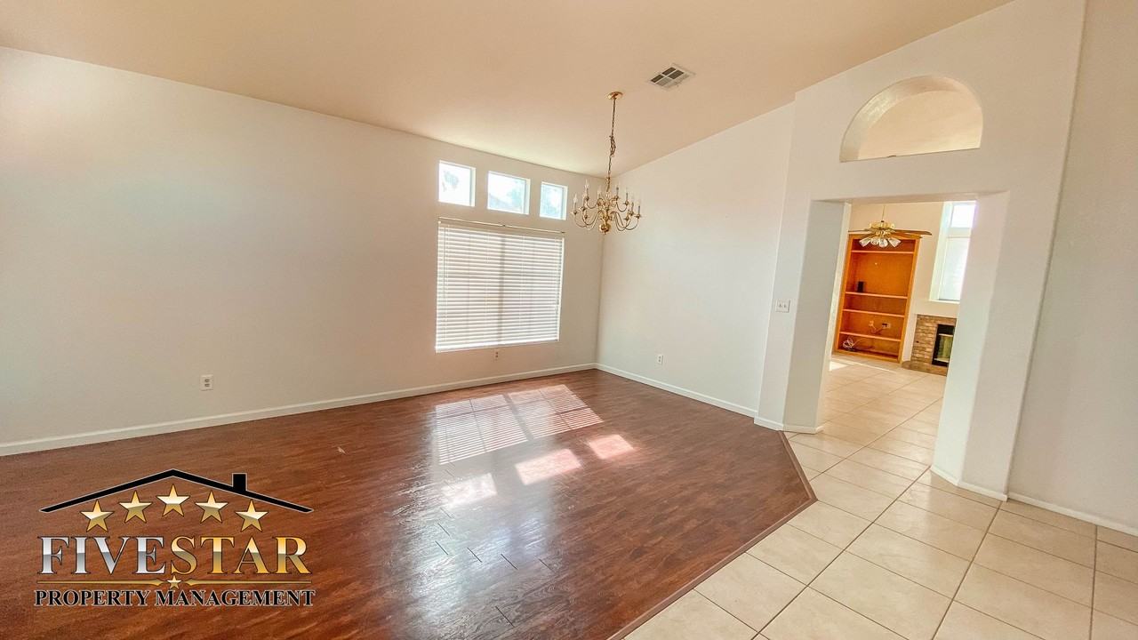 8501 Tamworth St - Photo 5 of 23