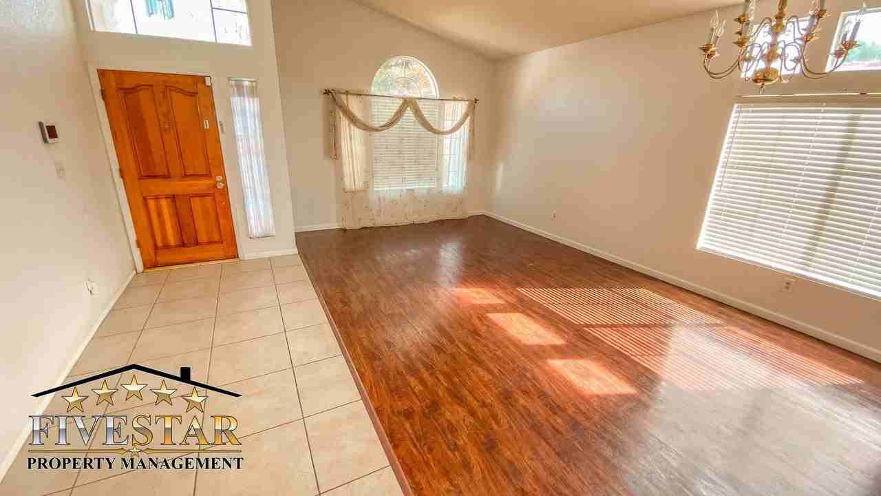 8501 Tamworth St - Photo 6 of 23