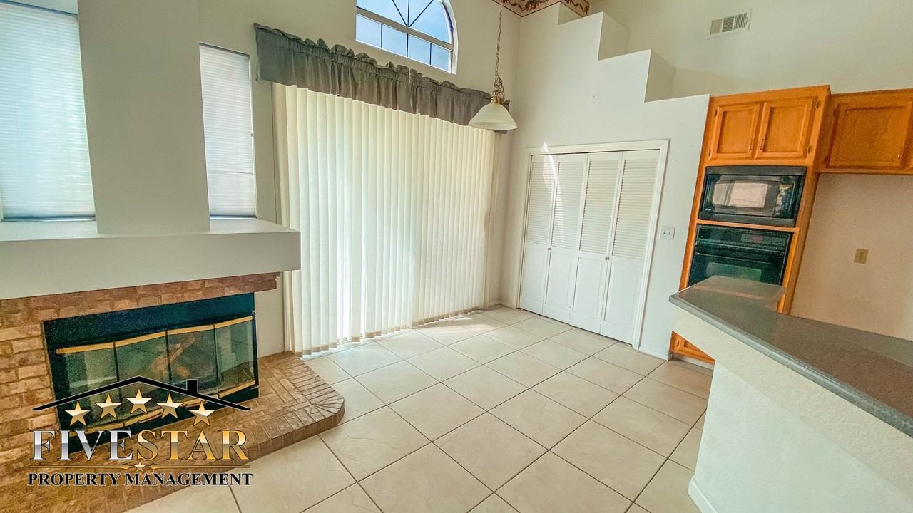 8501 Tamworth St - Photo 7 of 23