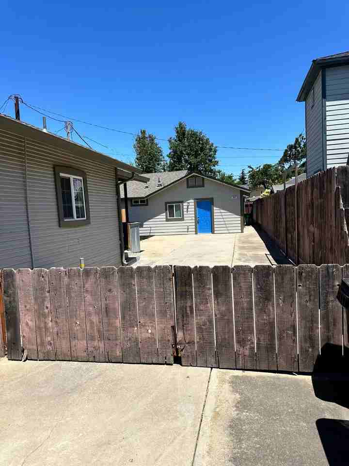 307 Forrest Ave - Photo 2 of 13