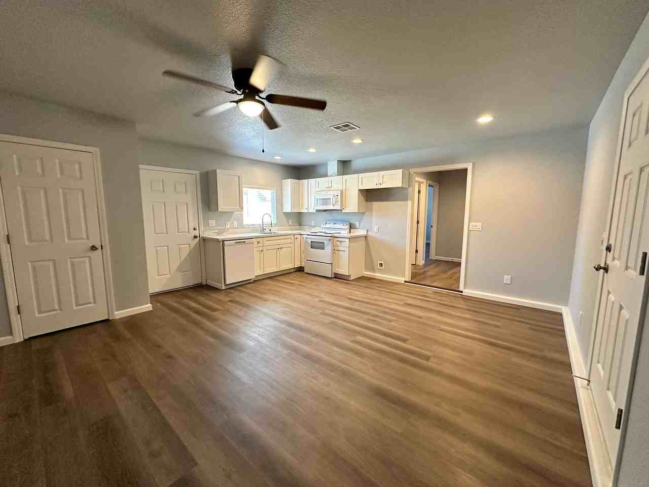 307 Forrest Ave - Photo 4 of 13