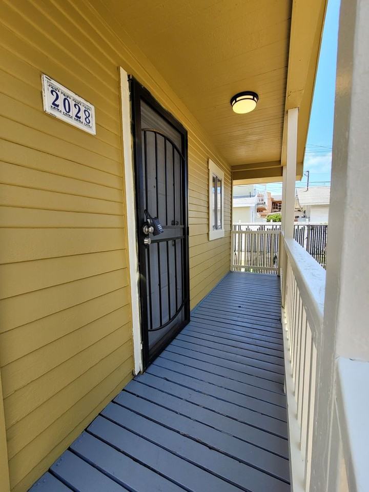 2028 Julian Ave - Photo 2 of 18