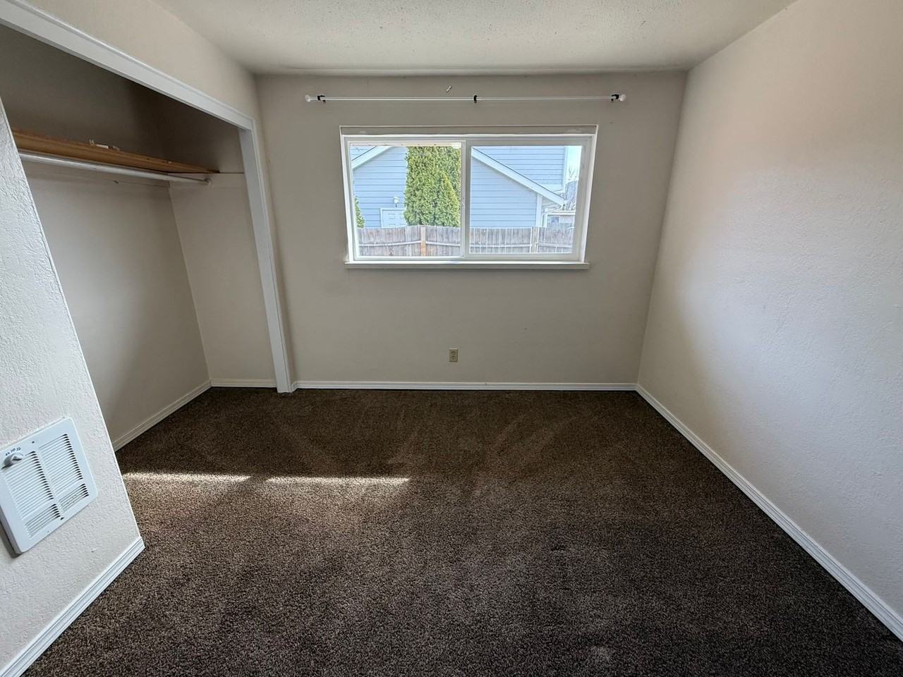 224 6th St Ne - Photo 5 of 10