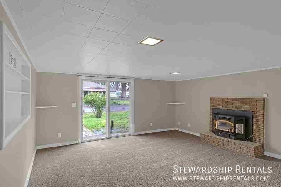 48172 Lauren Dr - Photo 2 of 16