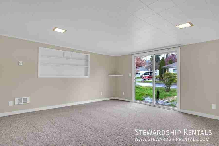 48172 Lauren Dr - Photo 3 of 16