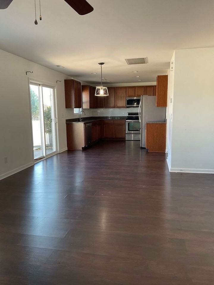 1032 Sweetgum St - Photo 5 of 13