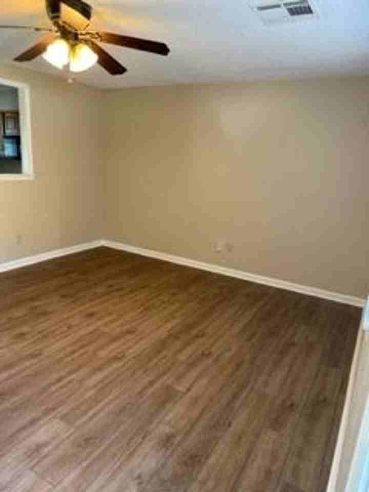 835 Ne Pollard St - Photo 4 of 19