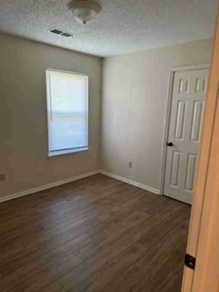 835 Ne Pollard St - Photo 7 of 19