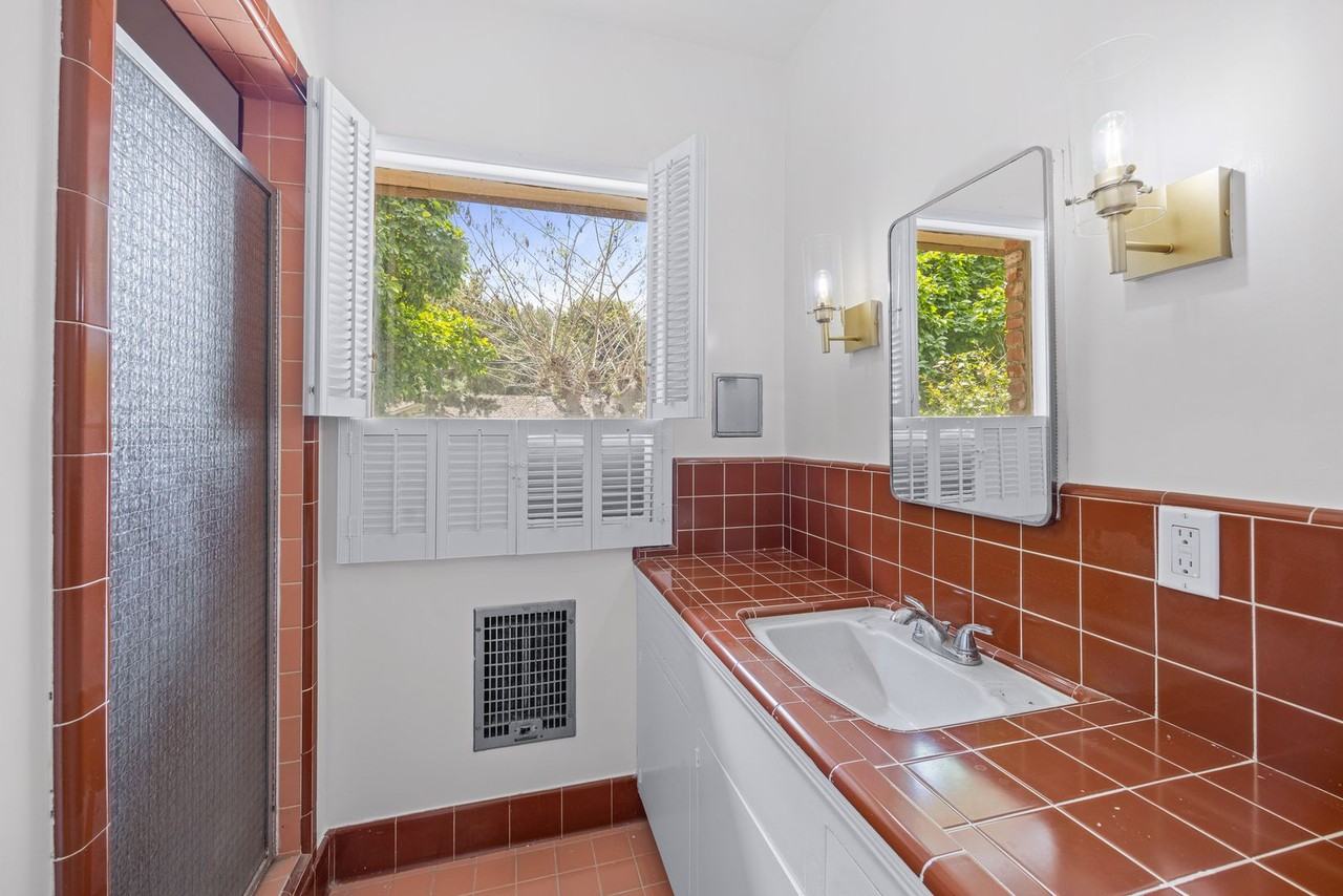 11623 Canton Pl - Photo 7 of 41