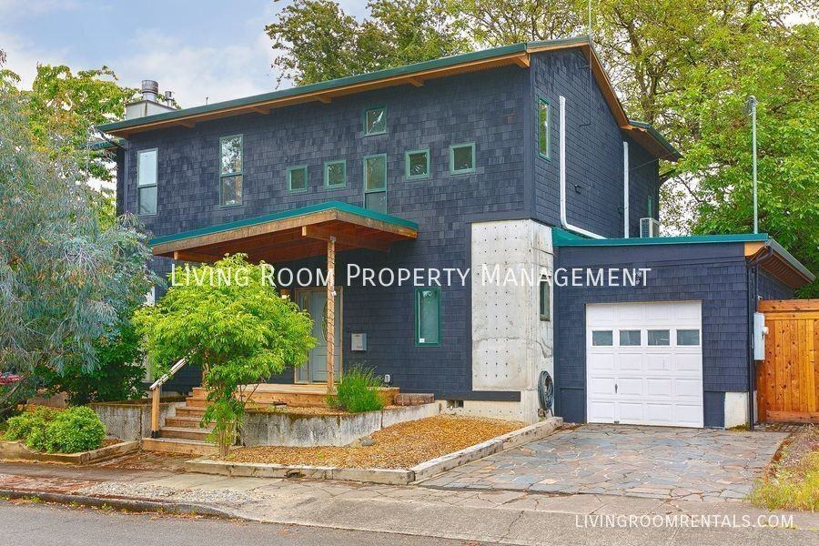 8616 N Swenson St - Photo 2 of 16