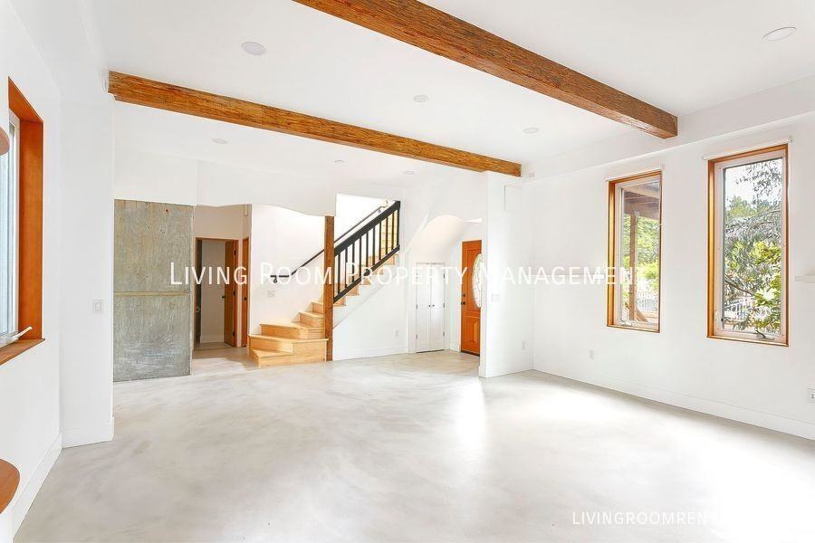 8616 N Swenson St - Photo 4 of 16