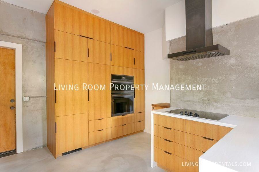 8616 N Swenson St - Photo 6 of 16