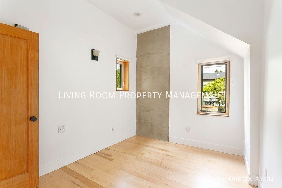 8616 N Swenson St - Photo 7 of 16