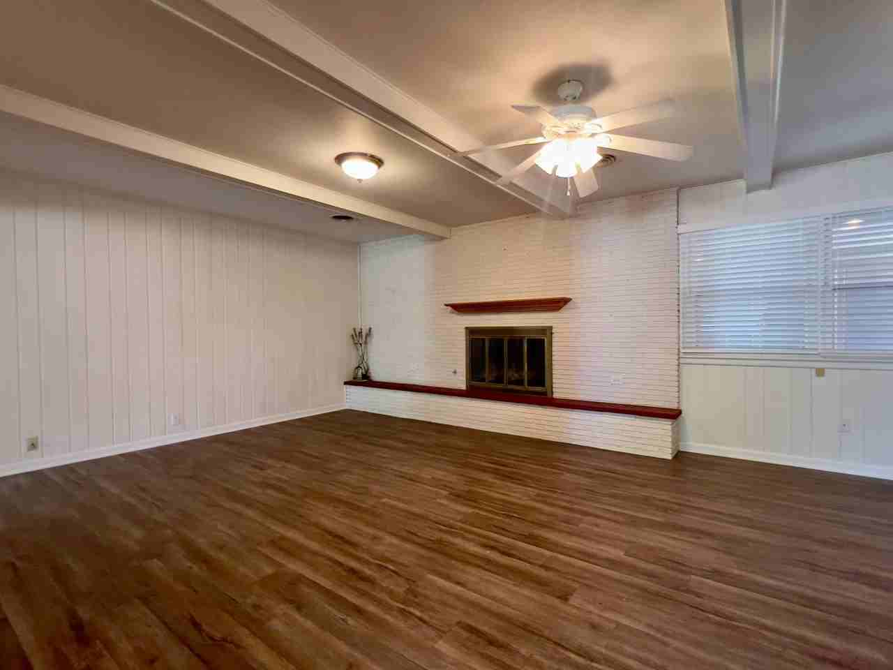 2117 65th St - Photo 4 of 32