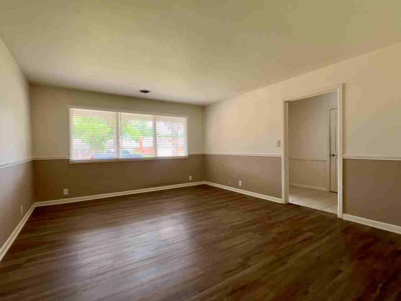 2117 65th St - Photo 7 of 32