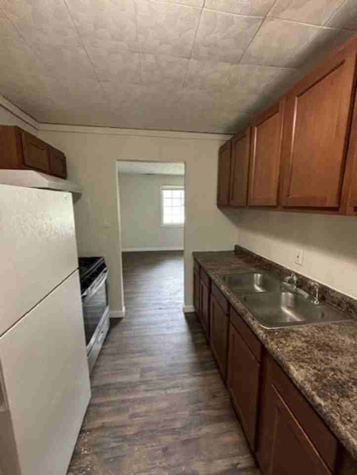 713 N Maplewood Dr - Photo 2 of 9