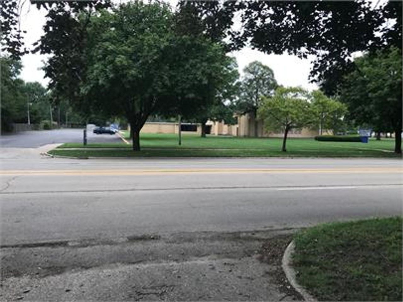 713 N Maplewood Dr - Photo 5 of 9