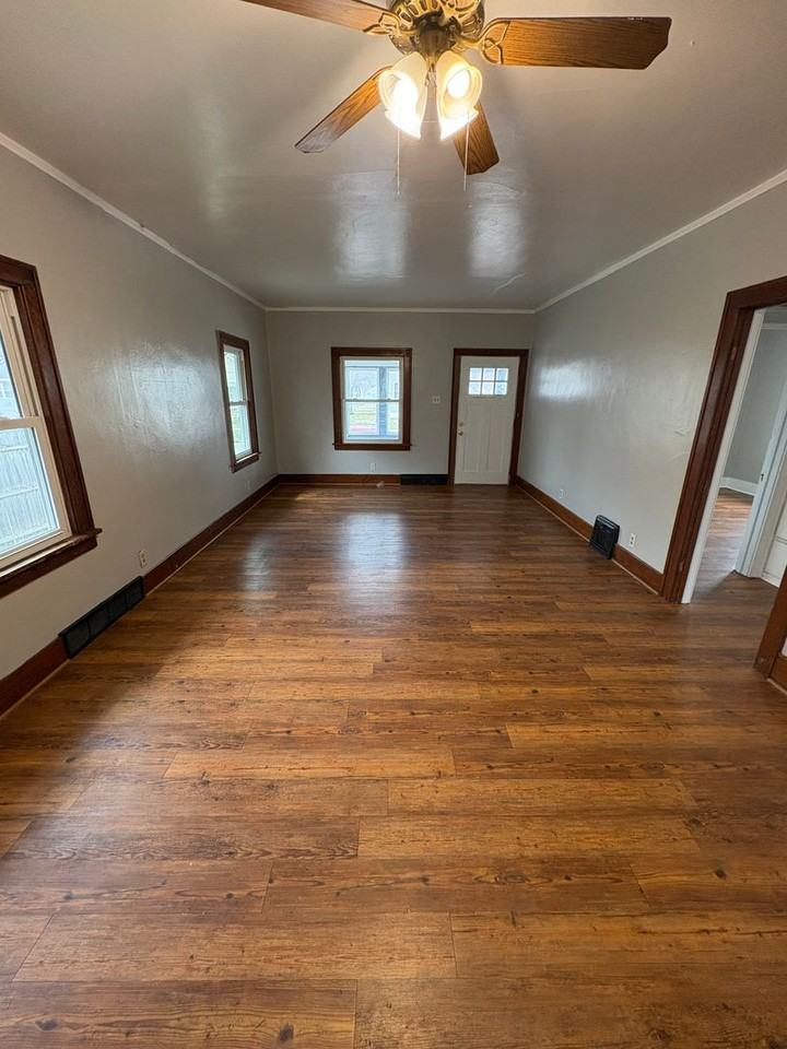 717 Kern St - Photo 4 of 14