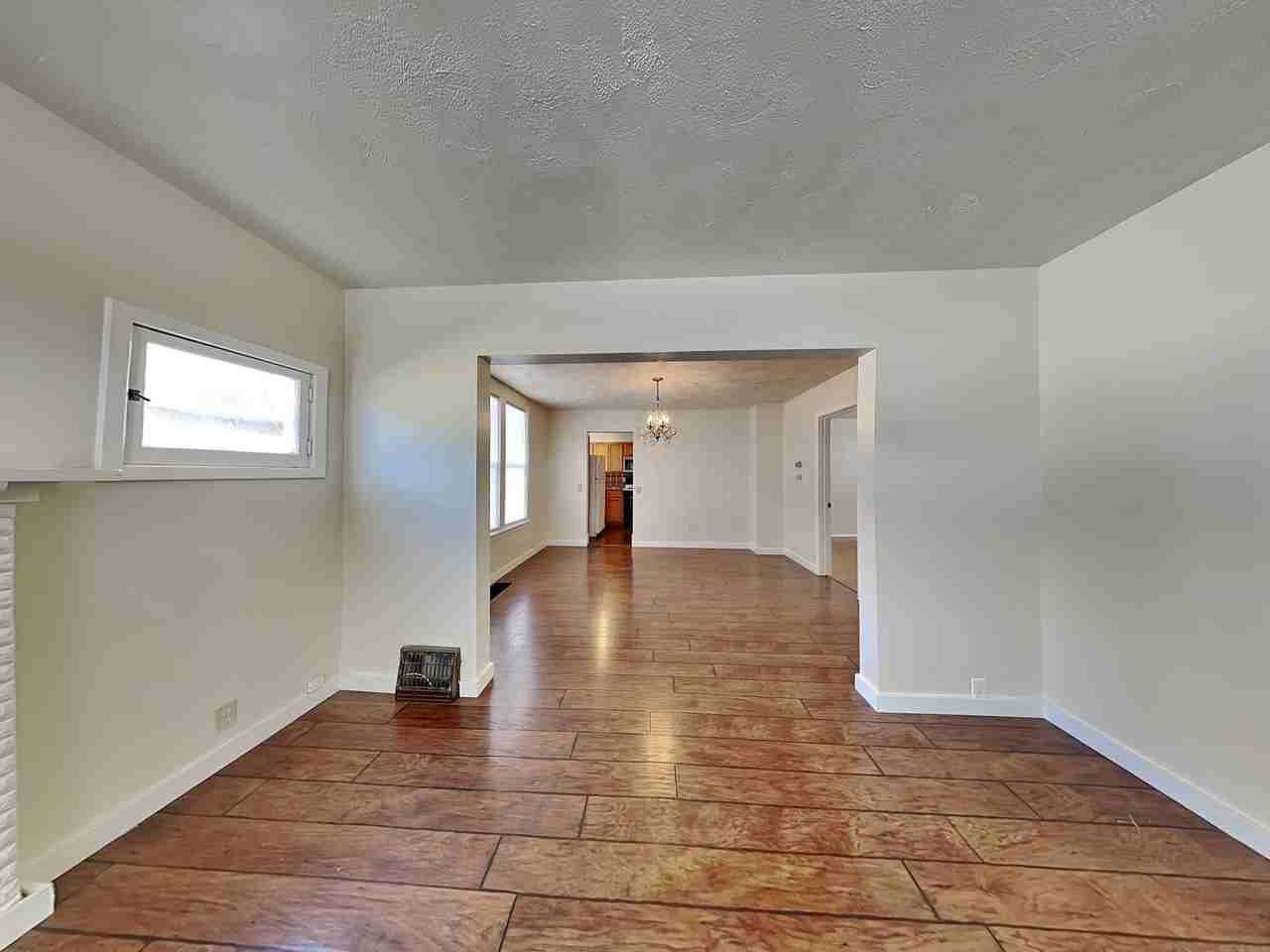 914 E Indiana Ave - Photo 4 of 28